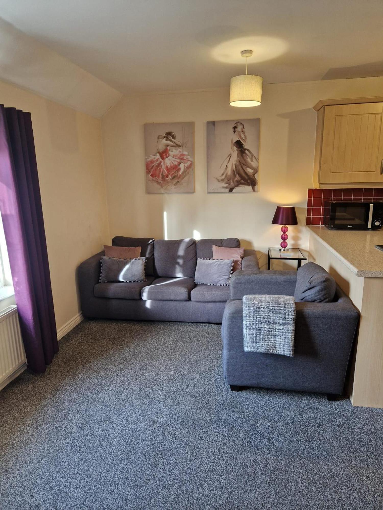 Hereford - Mayflower Coach House, Modern 2 Bedroom Property With Parking, Located South Of Hereford City, Suitable For Small Family, Couple Or Contractors - Sleeps Up To 5 Guests - Hosted By Rentmyhouse Exterior photo