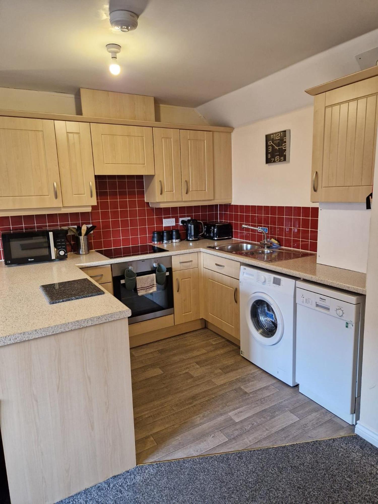 Hereford - Mayflower Coach House, Modern 2 Bedroom Property With Parking, Located South Of Hereford City, Suitable For Small Family, Couple Or Contractors - Sleeps Up To 5 Guests - Hosted By Rentmyhouse Exterior photo